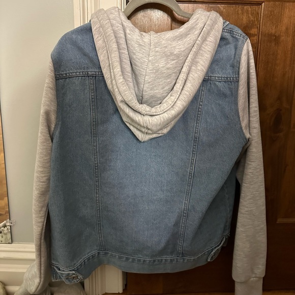 Sweater jean jacket never worn - Picture 2 of 3